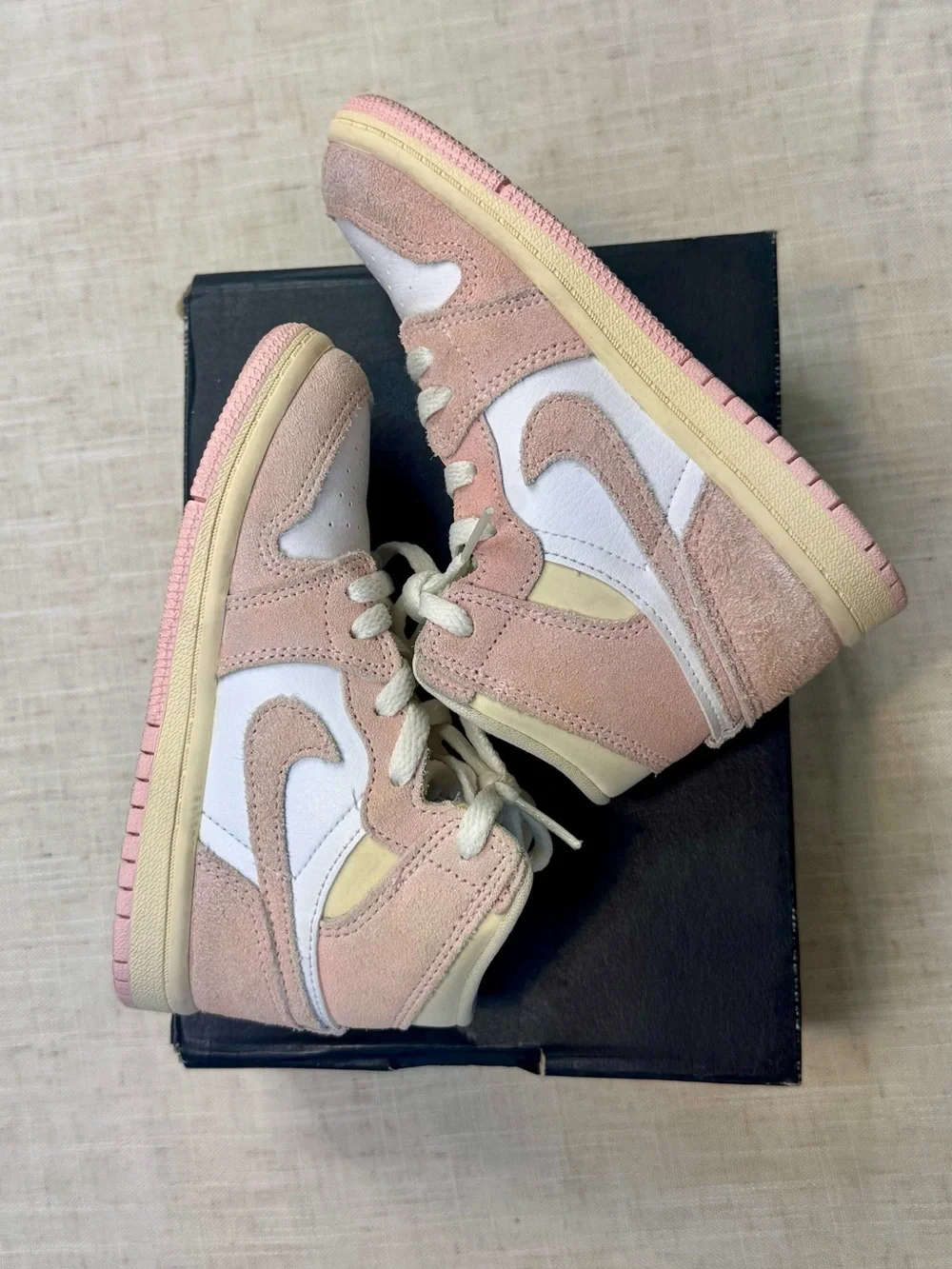 Nike Kids' Jordan 1 Retro High Top Sneakers - Pink/White